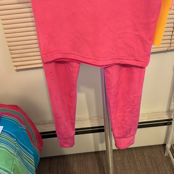 Juicy Couture Girls BNWT Hot Pink Pajamas 2 Pieces Short Sleeve Long Pants - Picture 3 of 10